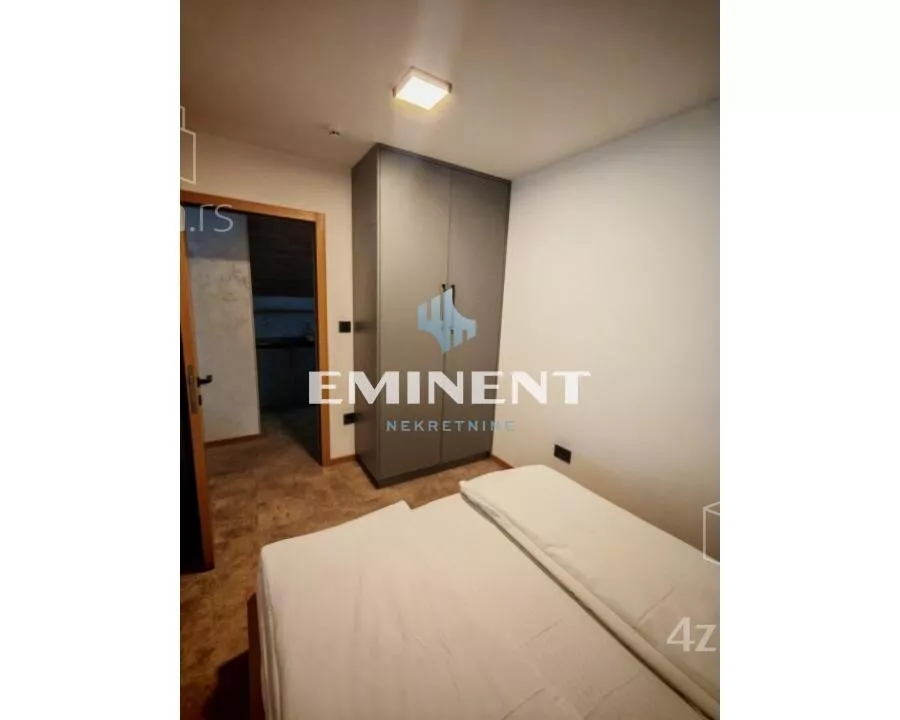 Šestosoban stan | 4zida