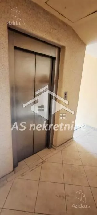 Šestosoban stan | 4zida