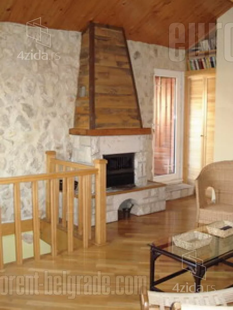 Četvoroiposoban stan | 4zida