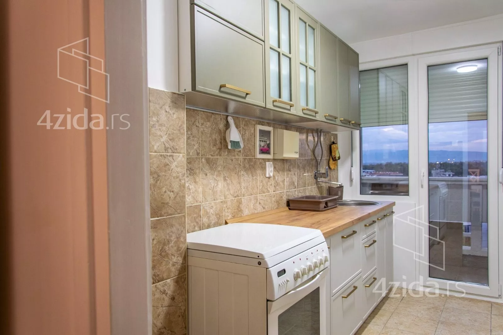 Dvoiposoban stan | 4zida