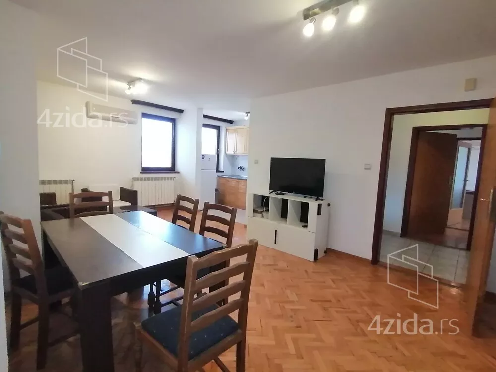 Petosoban stan | 4zida