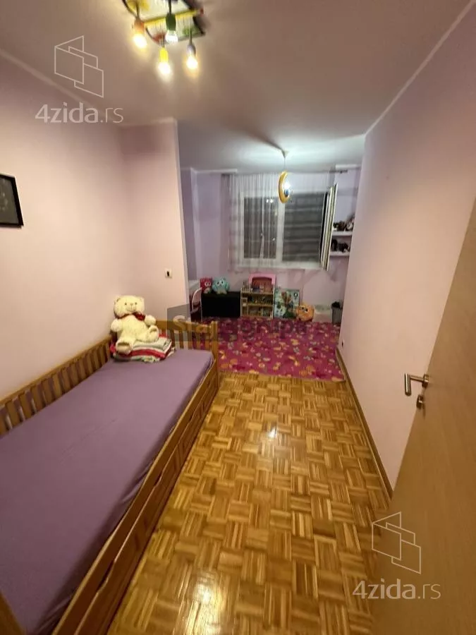 Petosoban stan | 4zida