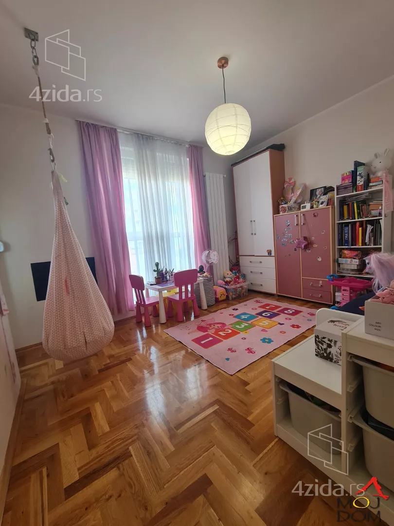 Sedmosoban stan | 4zida