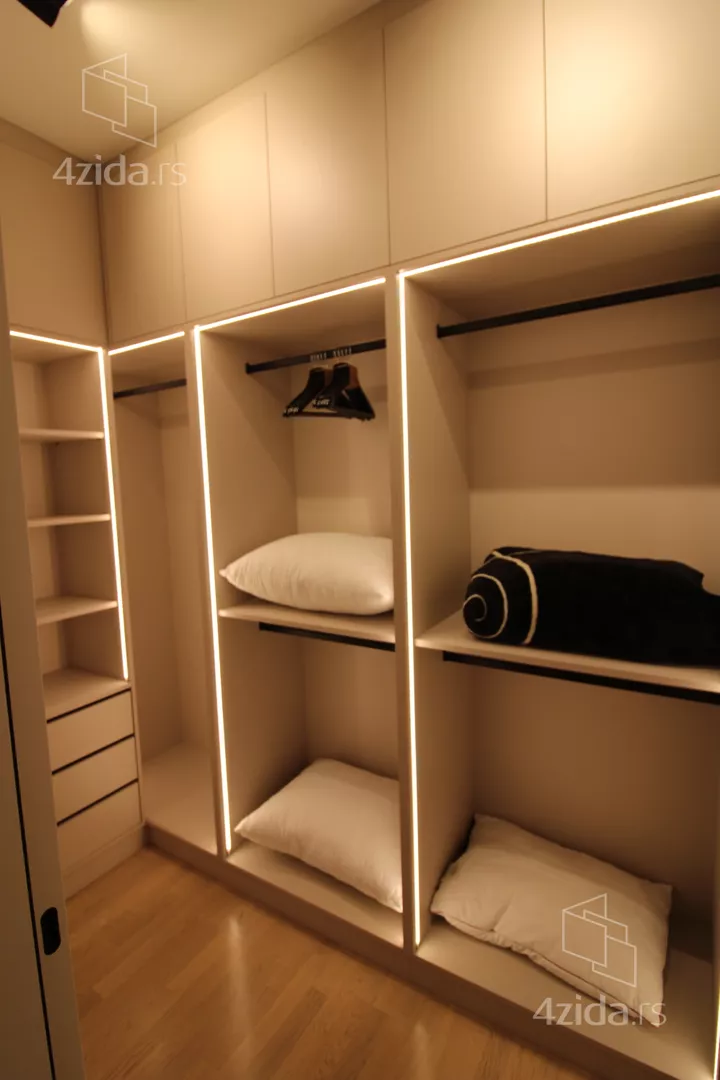 Šestosoban stan | 4zida