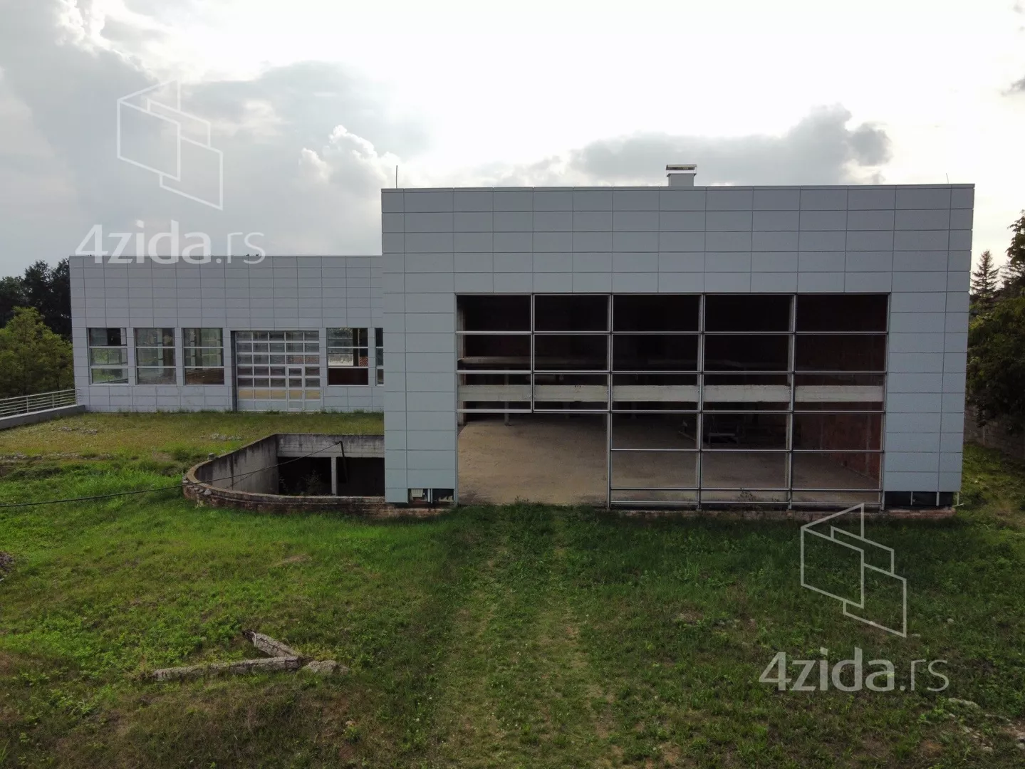 Poslovna zgrada | 4zida