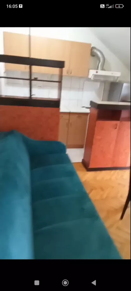 Lomničke Borbe 12A | 4zida.rs