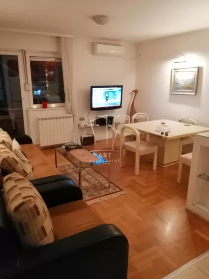 Milana Rakića | 4zida.rs