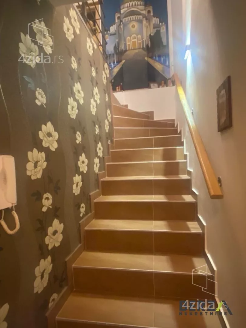 Četvoroiposoban stan | 4zida