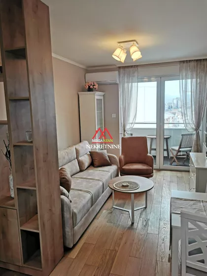 Lasla Gala | 4zida.rs