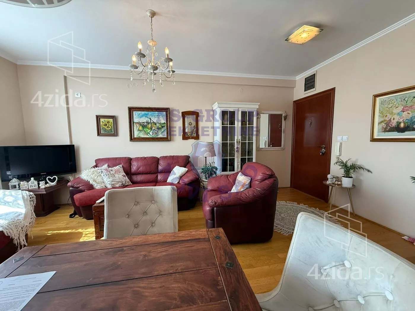 Troiposoban stan | 4zida