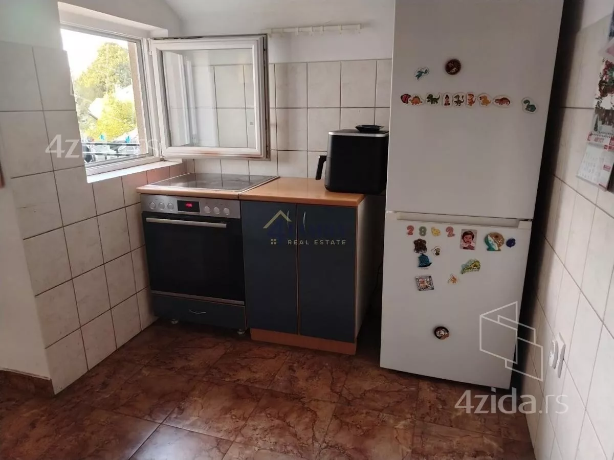 Šestosoban stan | 4zida