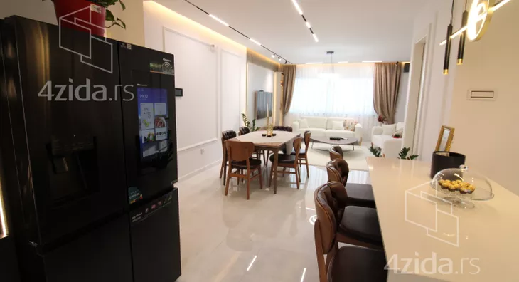 Šestosoban stan | 4zida