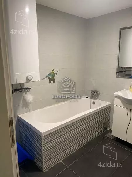 Četvoroiposoban stan | 4zida