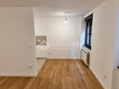 Jovana Ćirilova | 4zida.rs