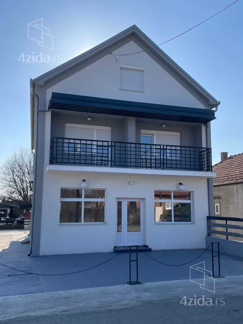 Poslovna zgrada | 4zida