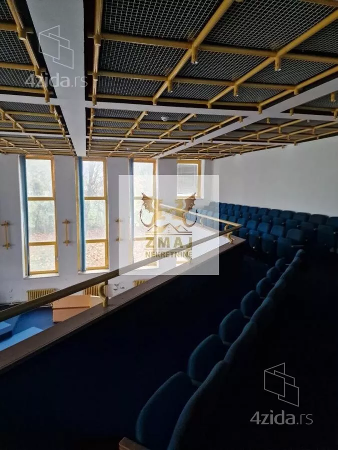 Poslovna zgrada | 4zida