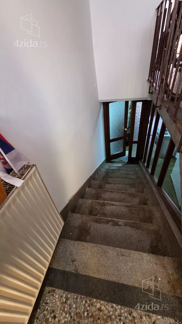 Sedmosoban stan | 4zida