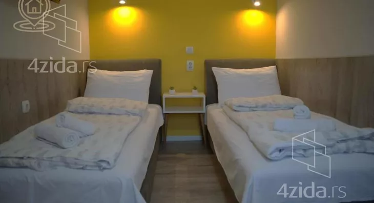 Poslovna zgrada | 4zida