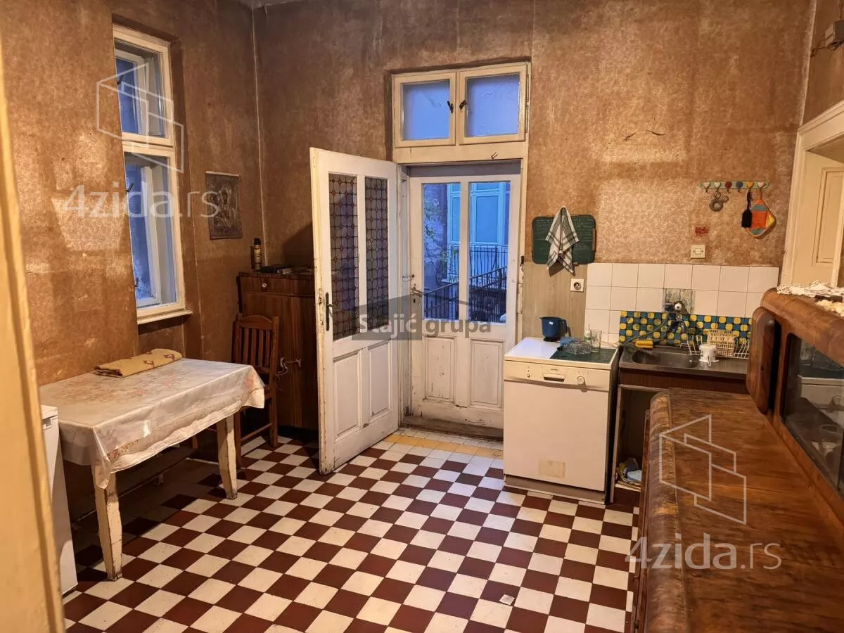 Četvoroiposoban stan | 4zida