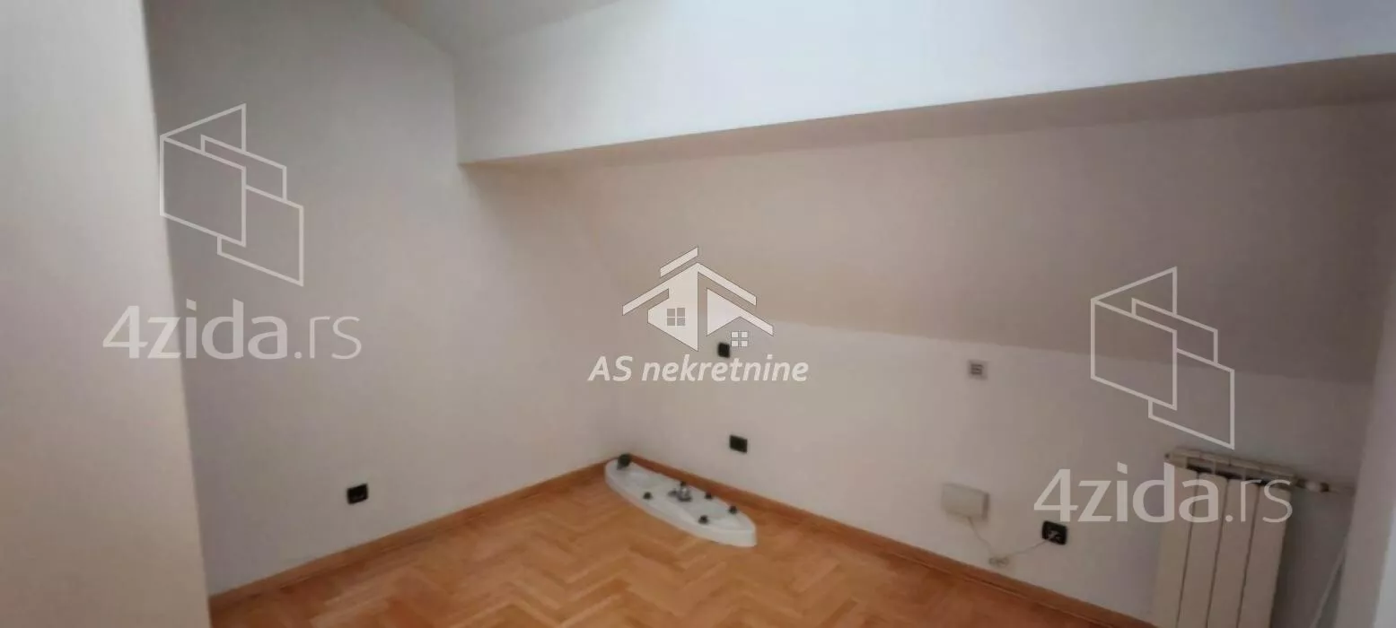 Šestosoban stan | 4zida