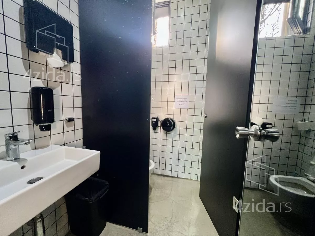 Poslovna zgrada | 4zida