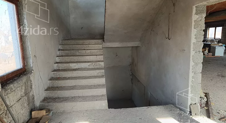 Poslovna zgrada | 4zida