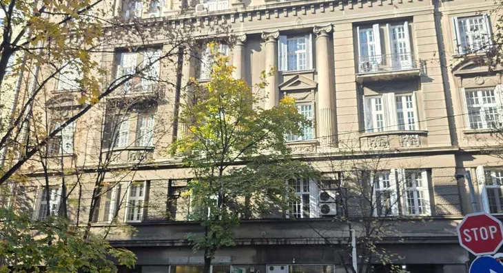 Šestosoban stan | 4zida