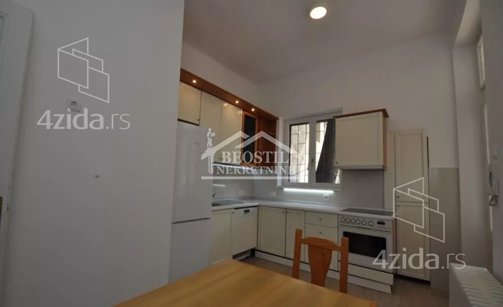 Šestosoban stan | 4zida