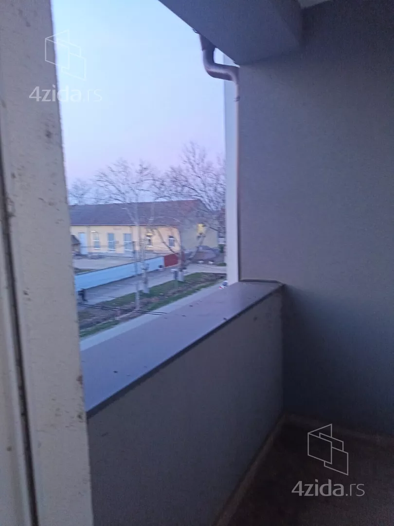 Poslovna zgrada | 4zida