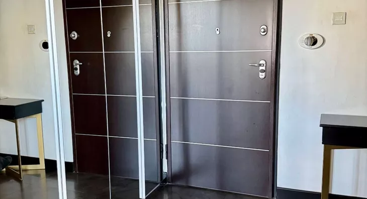 Šestoiposoban stan | 4zida