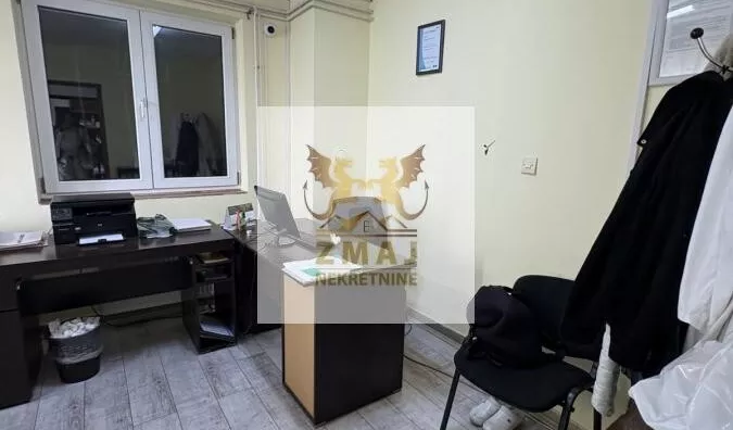 Poslovna zgrada | 4zida