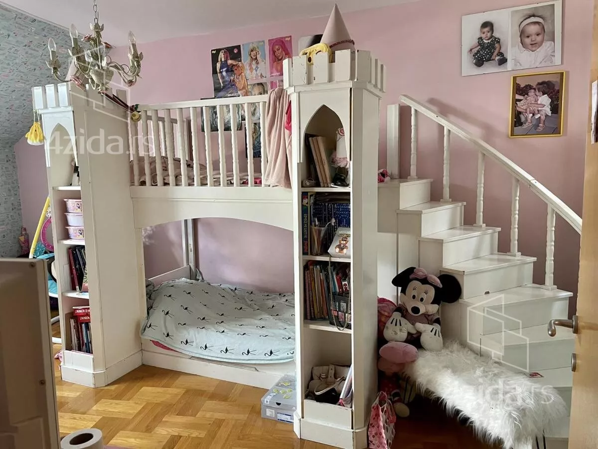 Četvoroiposoban stan | 4zida