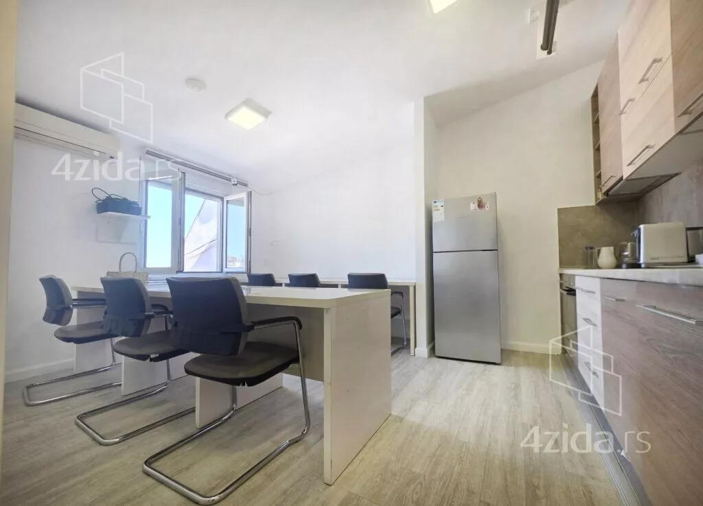 Četvoroiposoban stan | 4zida