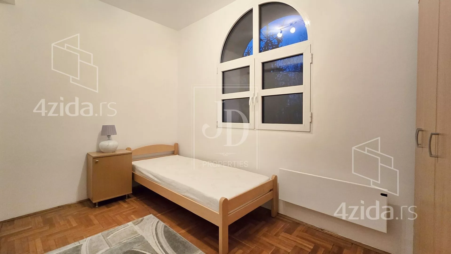 Petosoban stan | 4zida