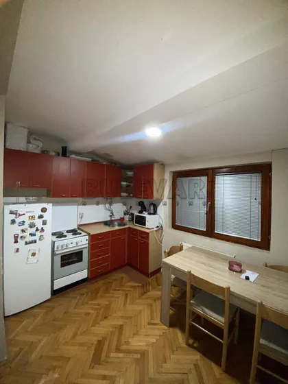 Nade Tomić | 4zida.rs