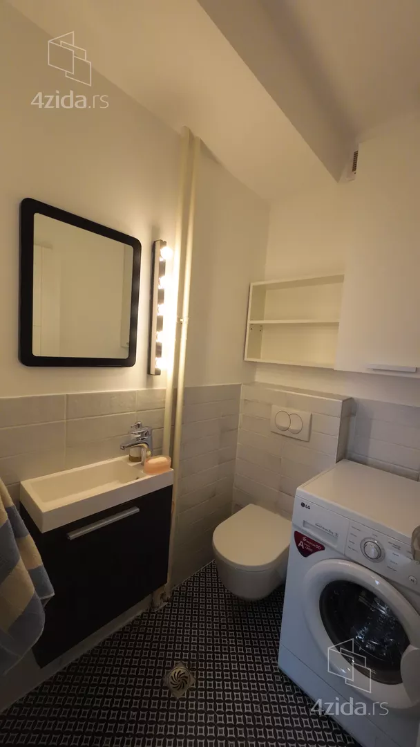 Četvoroiposoban stan | 4zida