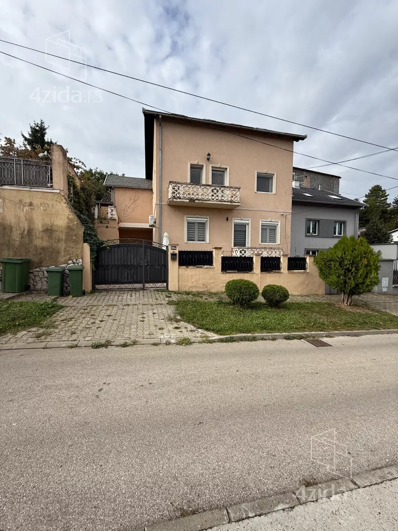 Poslovna zgrada | 4zida