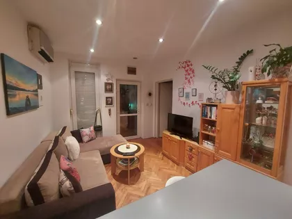 Valentina Vodnika 19 | 4zida.rs