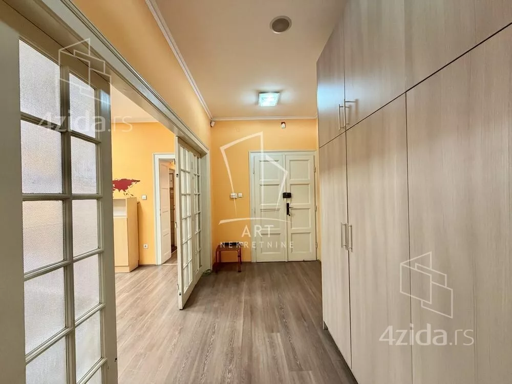 Četvoroiposoban stan | 4zida