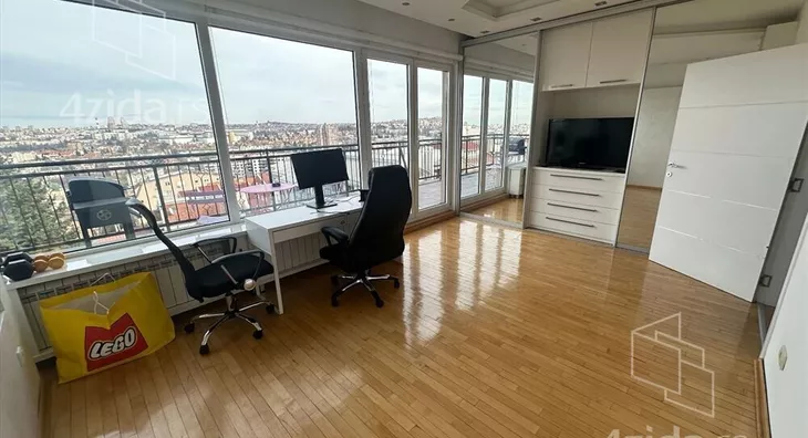 Petosoban stan | 4zida