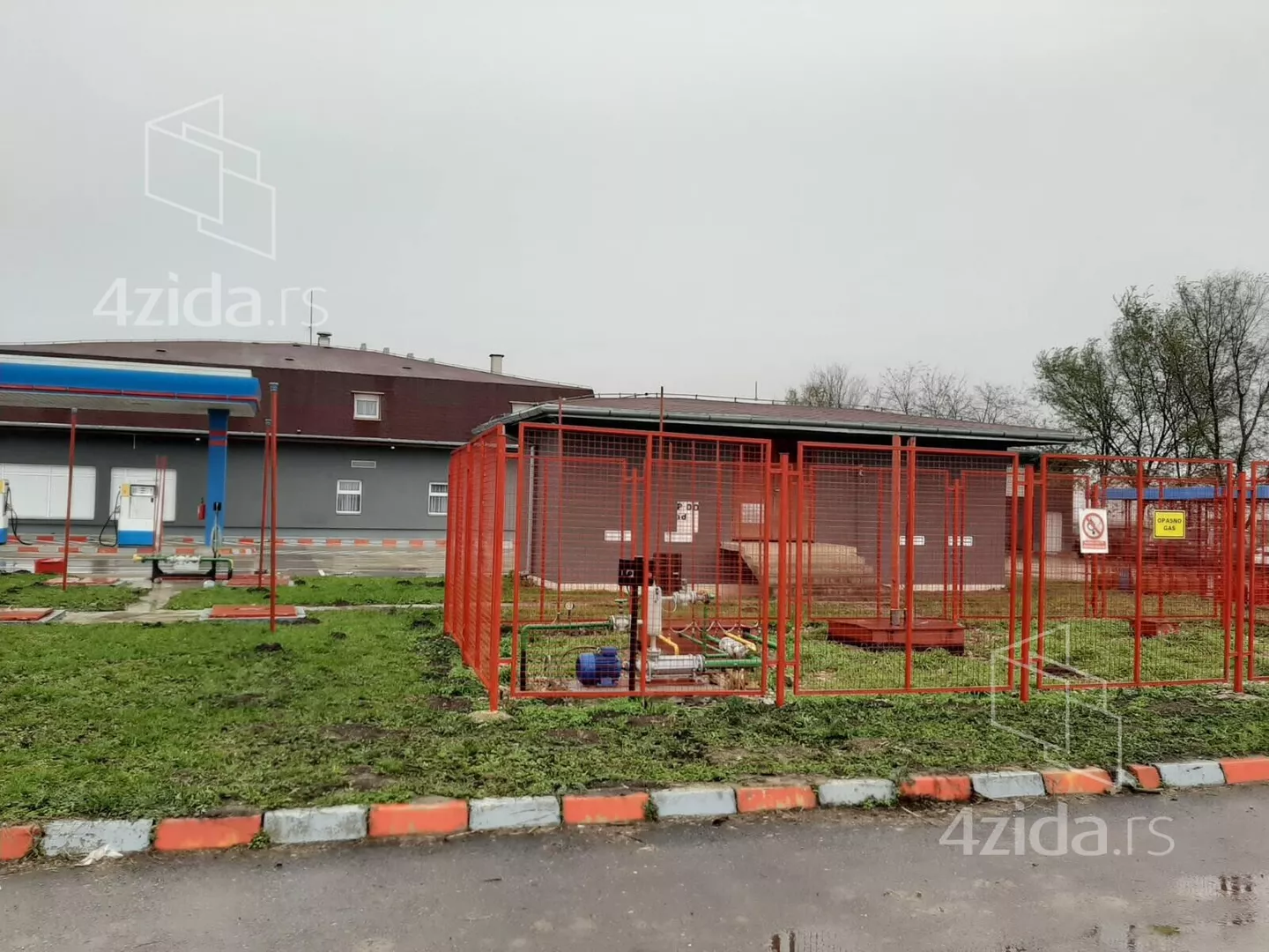 Poslovna zgrada | 4zida