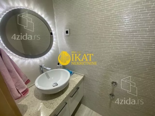 Sedmosoban stan | 4zida