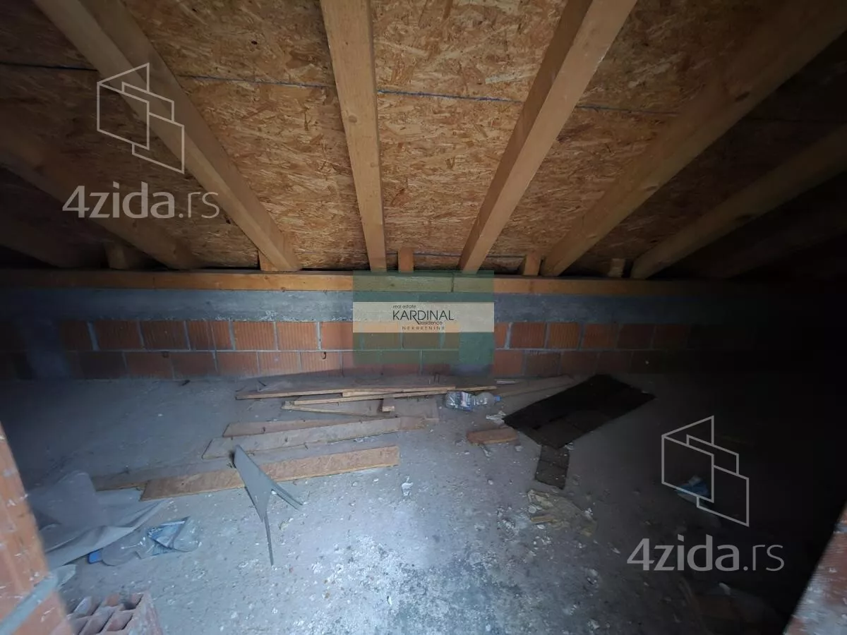 Šestosoban stan | 4zida