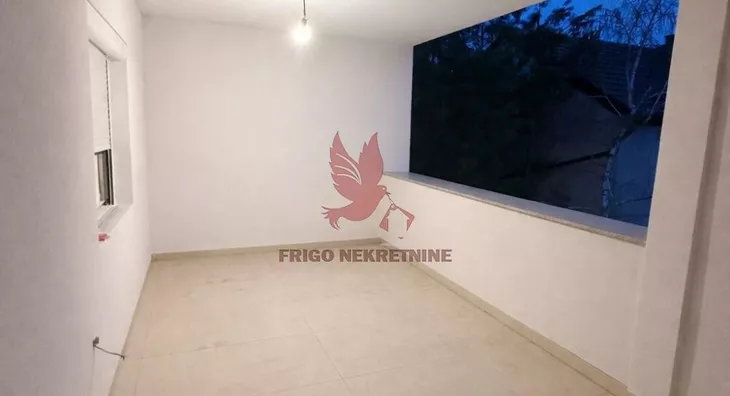 Četvoroiposoban stan | 4zida