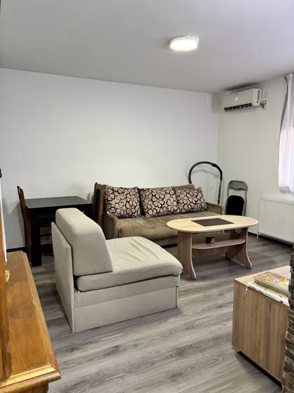 Sedmog Jula 77A | 4zida.rs