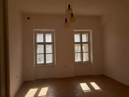 Trg Svetog Stefana 30 | 4zida.rs