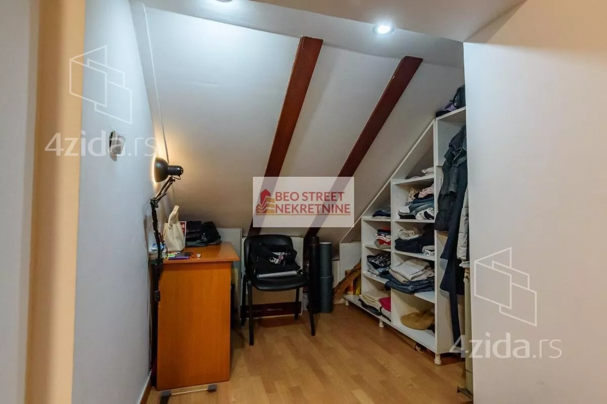 Četvoroiposoban stan | 4zida