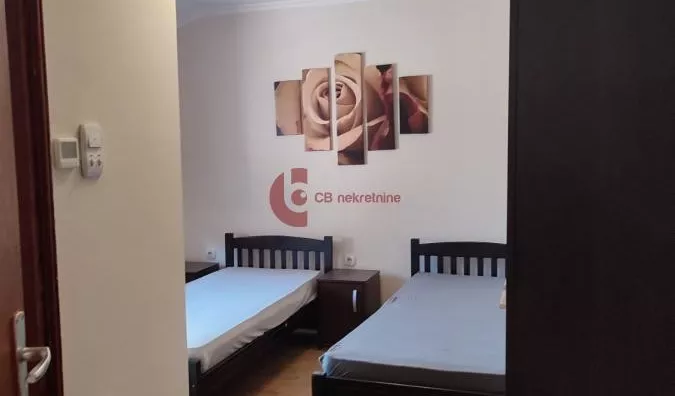 Poslovna zgrada | 4zida