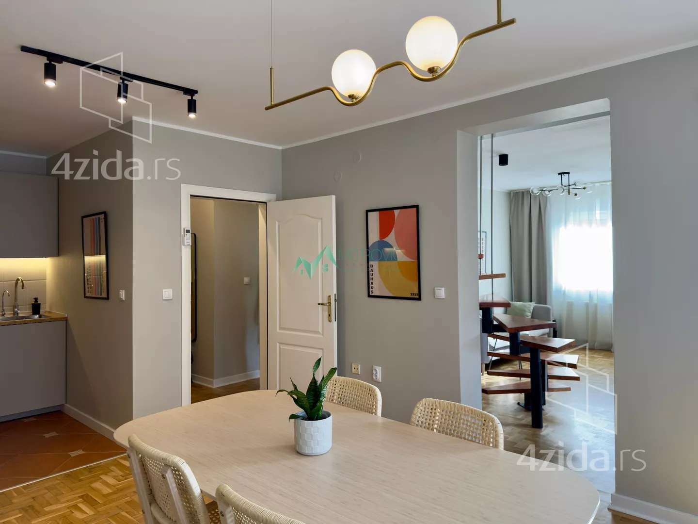 Troiposoban stan | 4zida