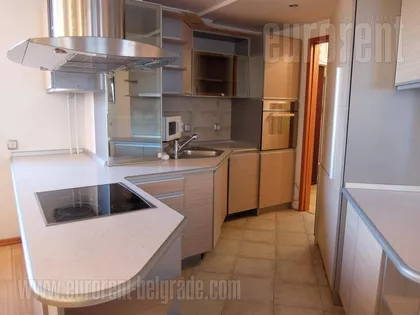 CRVENI KRST | 4zida.rs